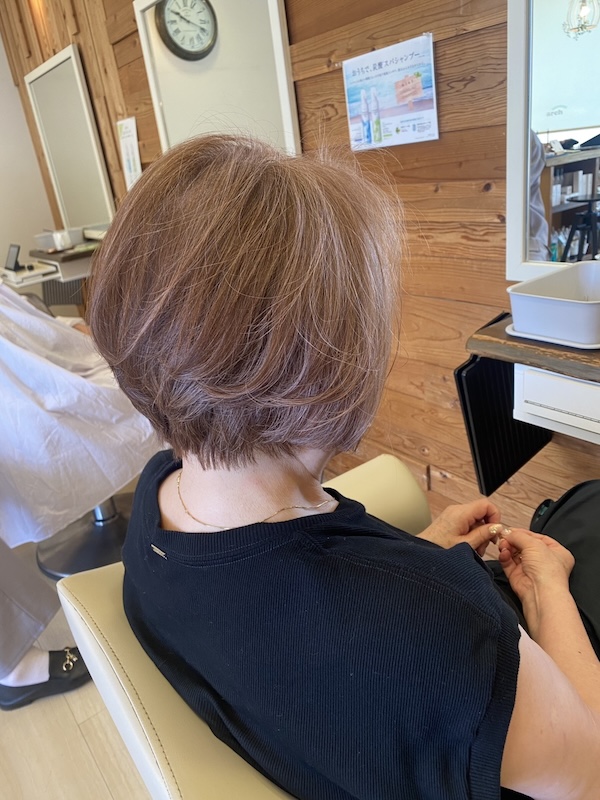 白髪を明るく染めるヘアカラー