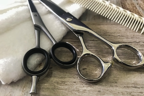 美容師のハサミ