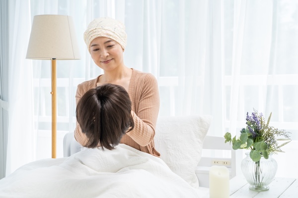 医療用の活動を見る女性