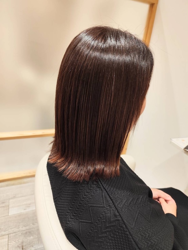 外ハネ肩下ボブ