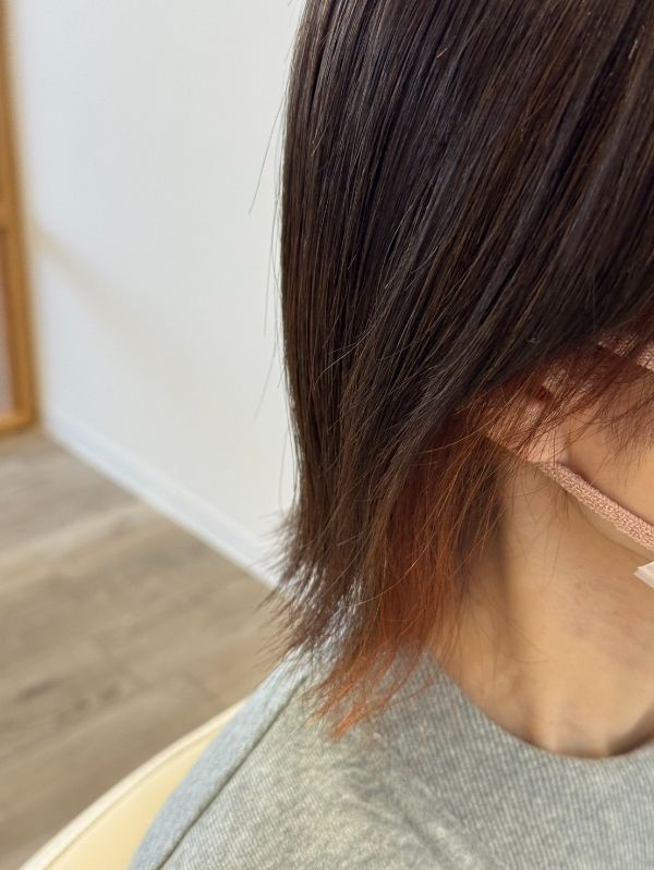 春カラー ベージュ系で染めてて中をオレンジ