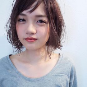 ボブヘアの女性