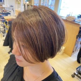女性のヘアスタイル